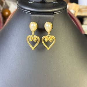 170. Judy Lee Vintage Gold Dangle Earrings Faux Pearl Screw Back‎